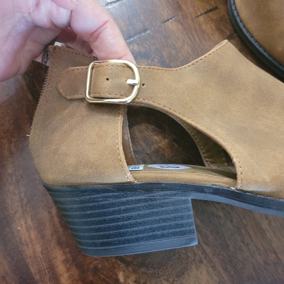 Mee Too Tan Stylish Ankle Boots With Buckle! Size 9 - Picture 4 of 8